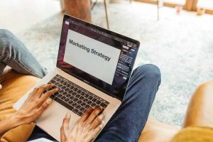 Online marketing uitbesteden of zelf doen? Voor- en nadelen & TIPS